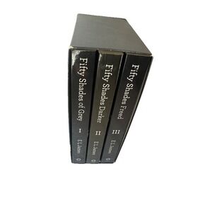 Fifty Shades Trilogy Set : Fifty Shades of Grey, Fifty Shades Darker-Paperback
